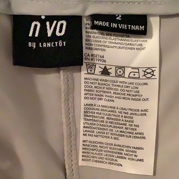 Nivo Golf Skort in White Blue and Green with 2 Front Slide in Pockets 2 Back - Picture 4 of 5